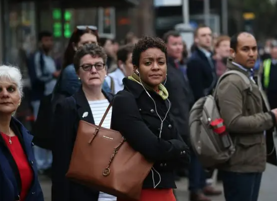 英国人口总人数2022：英国人口排名全球第21，人口增长率：0.53 ％