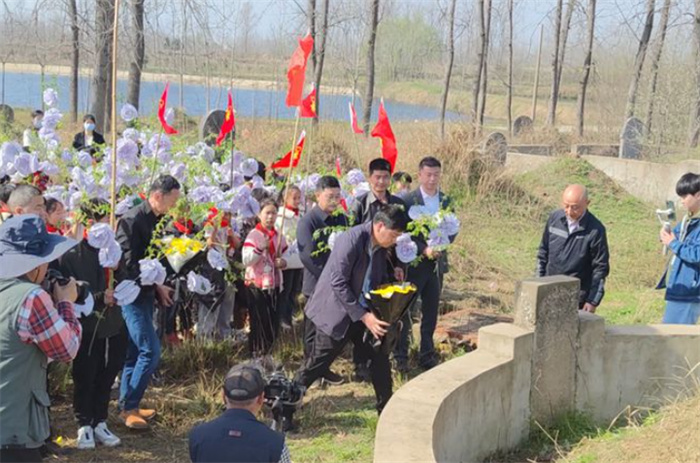 清明扫墓后全村人在墓旁聚餐 扫墓后为什么聚餐