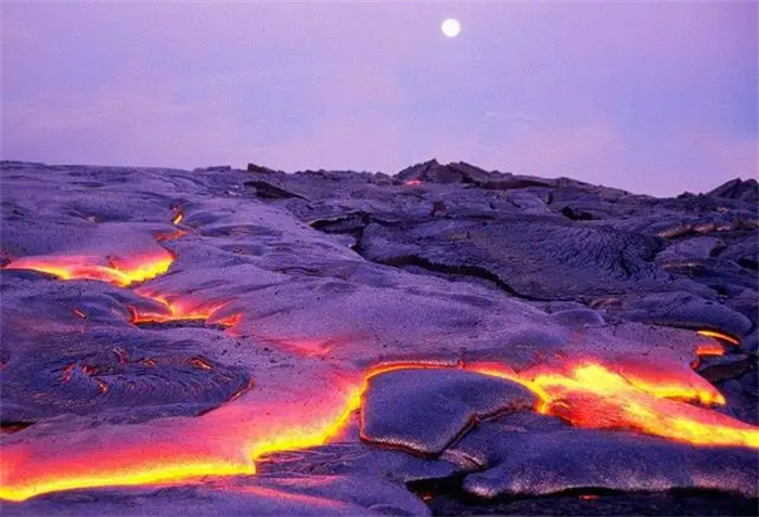 从结构体底部到顶部的最高峰：冒纳罗亚火山（夏威夷岛）