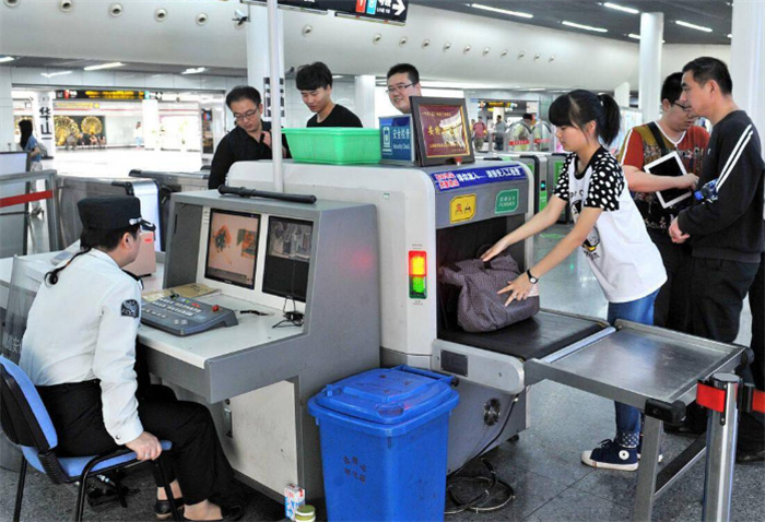 香港的地铁入口处 为啥不设置安检（地铁安检）