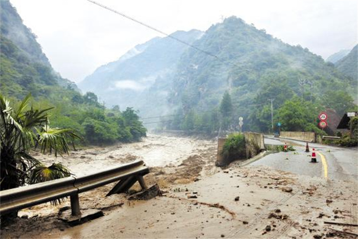 西安秦岭山洪造成2死16失联 山洪爆发怎么办