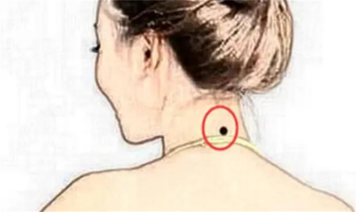 面相学  这3个地方长痣可别嫌弃  会让你发财  十有八九是富贵命