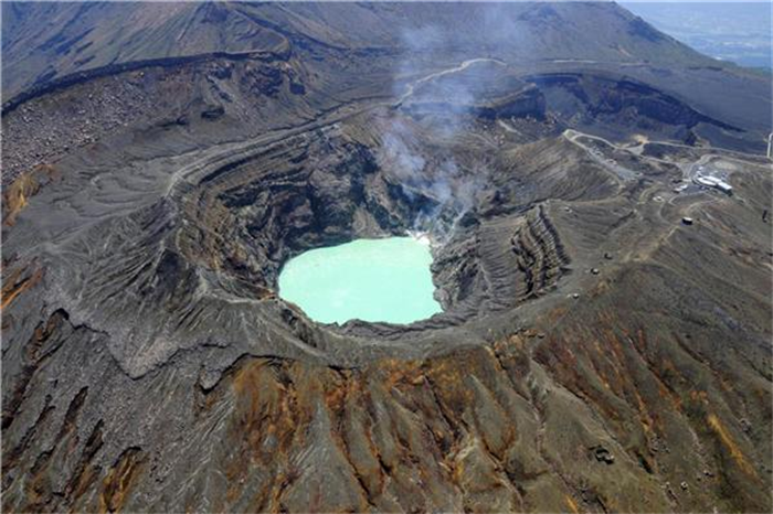 世界上最大的火山口 火山口周长有114米(阿苏山)