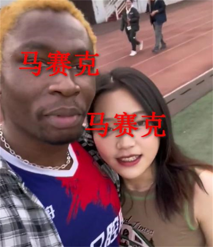 广西女子炫耀黑人男友 看看网友怎么说（中外感情）