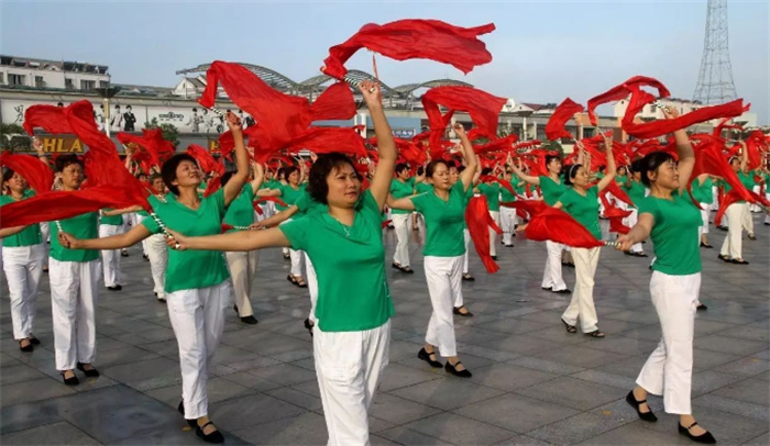 可以免费跳的广场舞 领队怎么月入过万（广场舞赚钱）