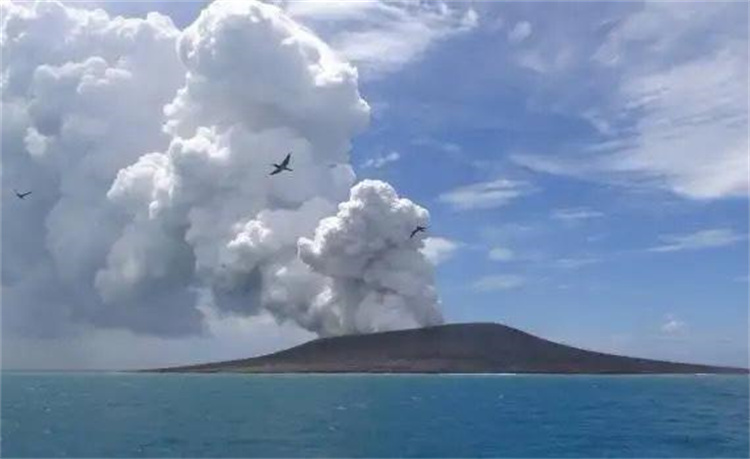 汤加火山喷发为何能够引发海啸 它们出现究竟代表毁灭还是新生