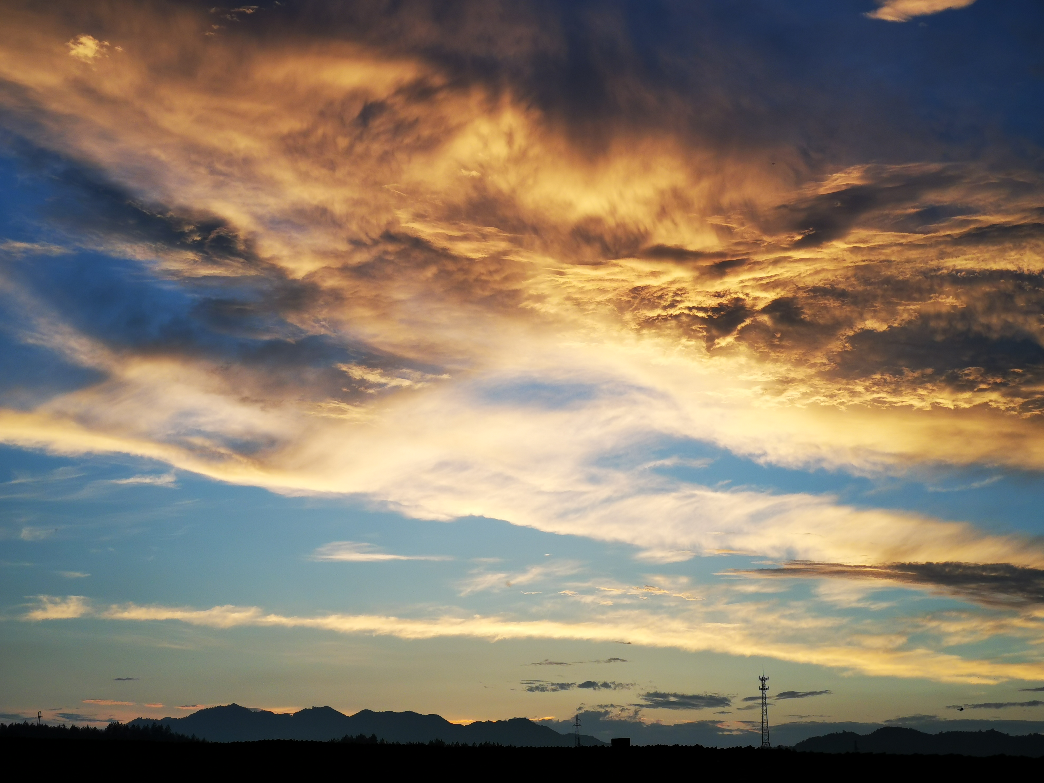 重庆天空突现三日同天，老人说是一种怪象（太空奇景）