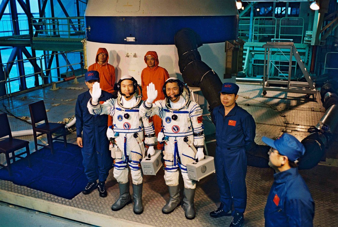 神舟12号舱内航天员惬意聊天，他们说了些什么（航天旅行）