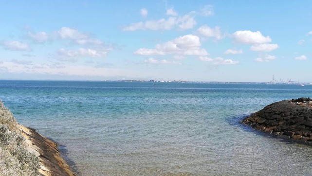 流入大海泥沙居然凭空消失了？原来地球已被一条裂缝隔开。