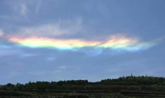 地震前的地光现象，究竟是什么（电核产生垂直位移）