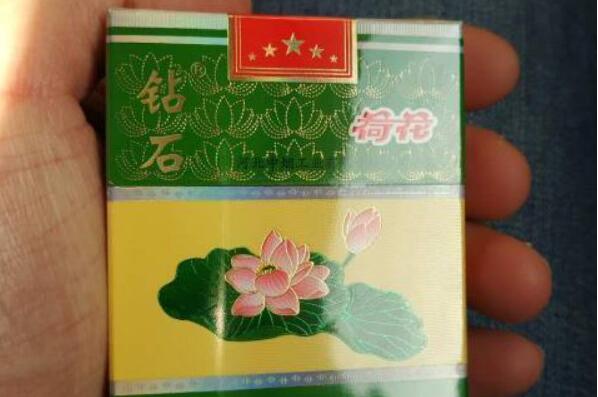 钻石荷花硬盒多少钱一包?30元到32元(性价比高)