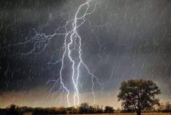 雷电天气可以玩手机吗：最好不要(致命性高)