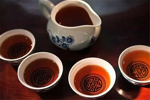 茯茶的功效与作用：助消化、降血脂（口感好）