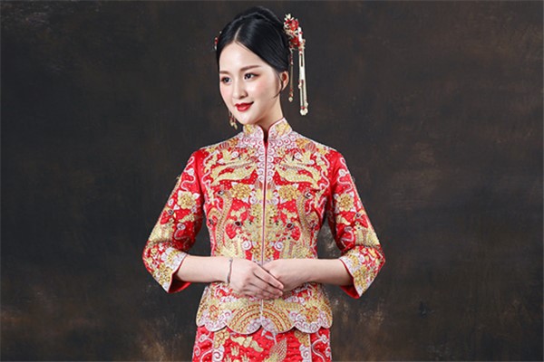 龙凤褂和秀禾服的区别：大同小异的两种婚服（独特意义）