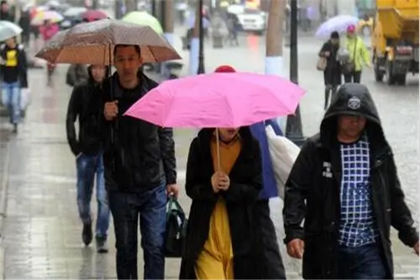 降雨量毫米是什么概念：单位面积上水深1毫米（即下雨深度）