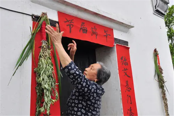 端午节为什么挂艾草：保护房屋（神话传说）