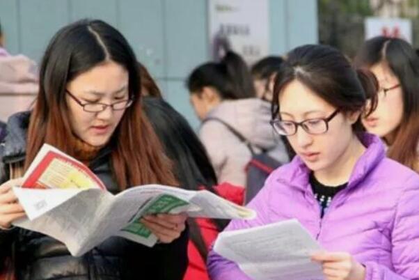 教资只能大学生才能考吗：不是(大学生及社会人士都可报考)