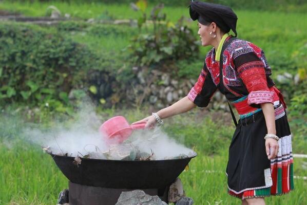 瑶浴的功效与危害：女性常泡瑶浴可避免妇科病(有益无害)