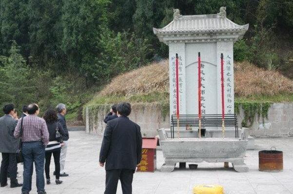 为什么没人挖袁天罡墓 军队驻扎在墓地附近(盗墓贼不敢去)