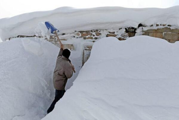 如何应对雪灾?建立草料库，时刻关注气候预警(机械除雪)