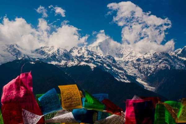 中国公认最美雪山:第一藏族圣地 第五拥有绝美蓝月谷