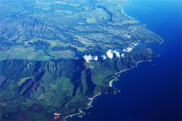 世界上最潮湿的地方 怀厄莱阿莱（一年335天都下雨）