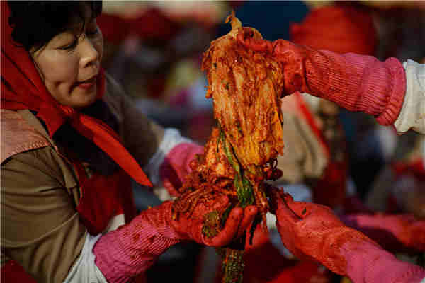 泡菜里有白沫怎么办 泡菜的储存方法有哪些