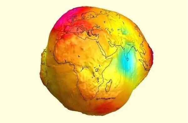 人类不知道的宇宙真相，地球正变的不圆/人在太空会变大