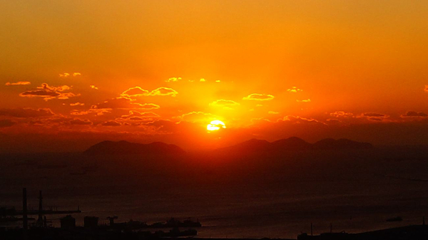 大量水能浇灭太阳吗?多少水能成功浇灭太阳