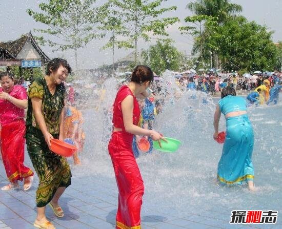 傣族最隆重的节日，泼水节(代表傣族的新年/少数民族)