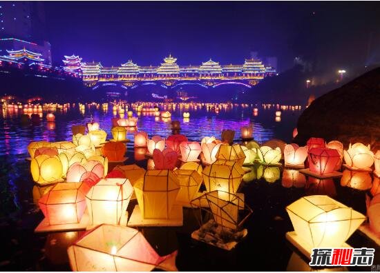 中元节 中国传统祭祖节日(每年农历7月15日)