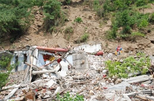 汶川大地震的诡异事件：佛像屹立不倒（抗震性好）